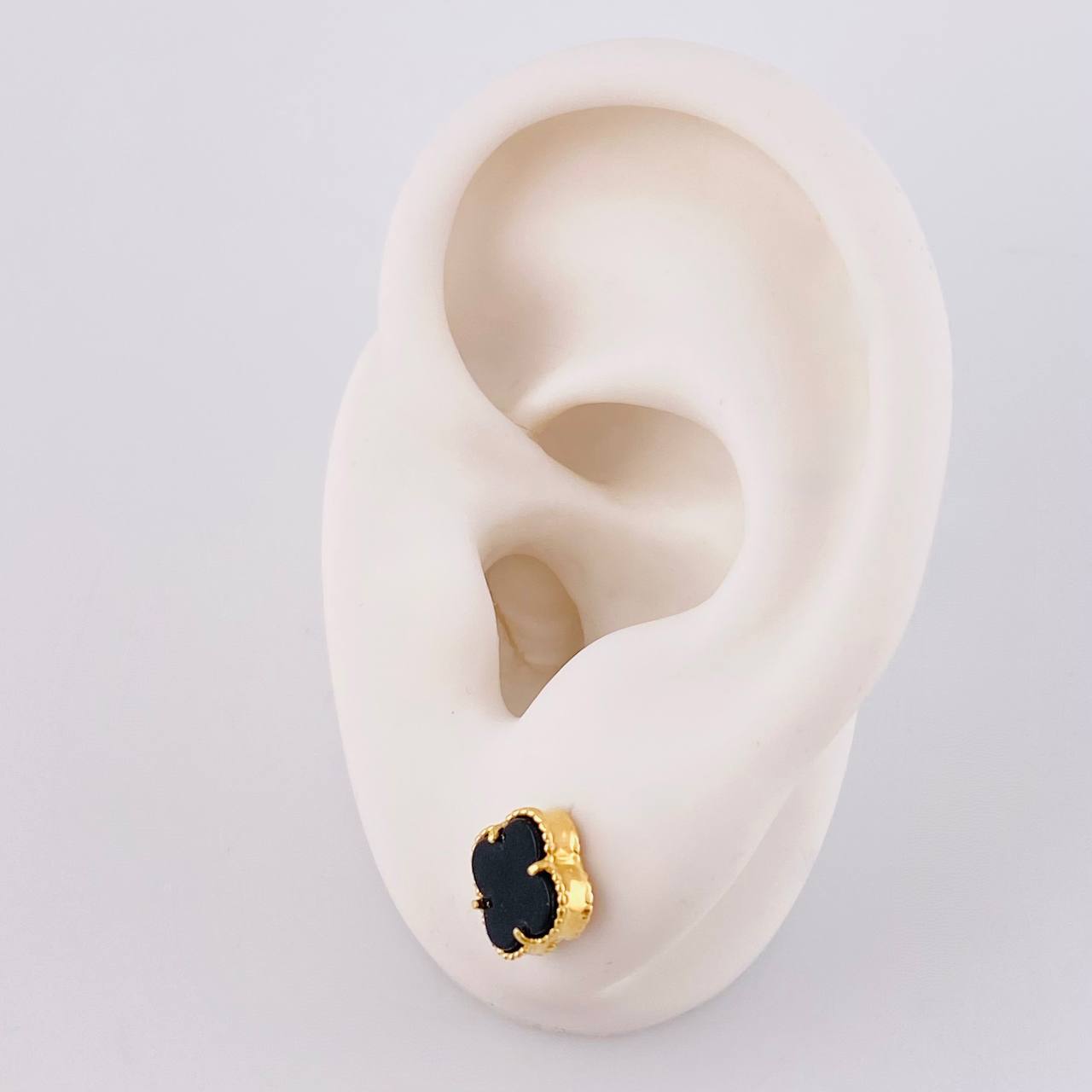 Topos Trebol Onix Negro 2g / 7.9mm Oro Amarillo 18K