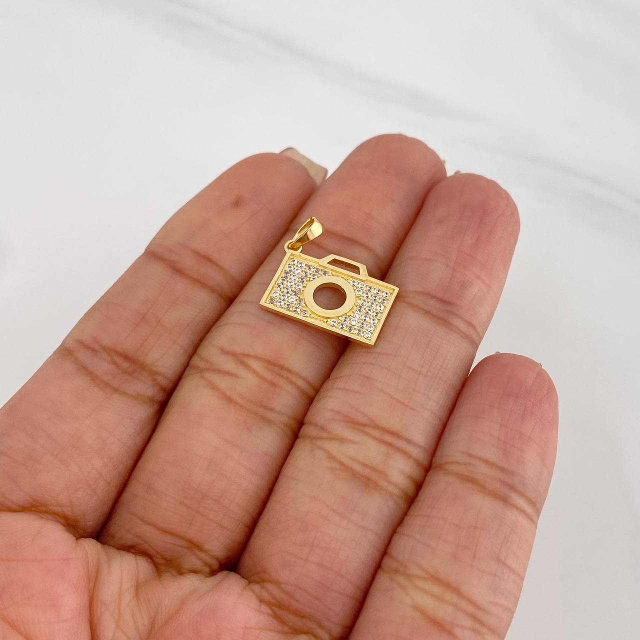 Dije Camara 1.4g / 1.3cm Oro Amarillo 18K