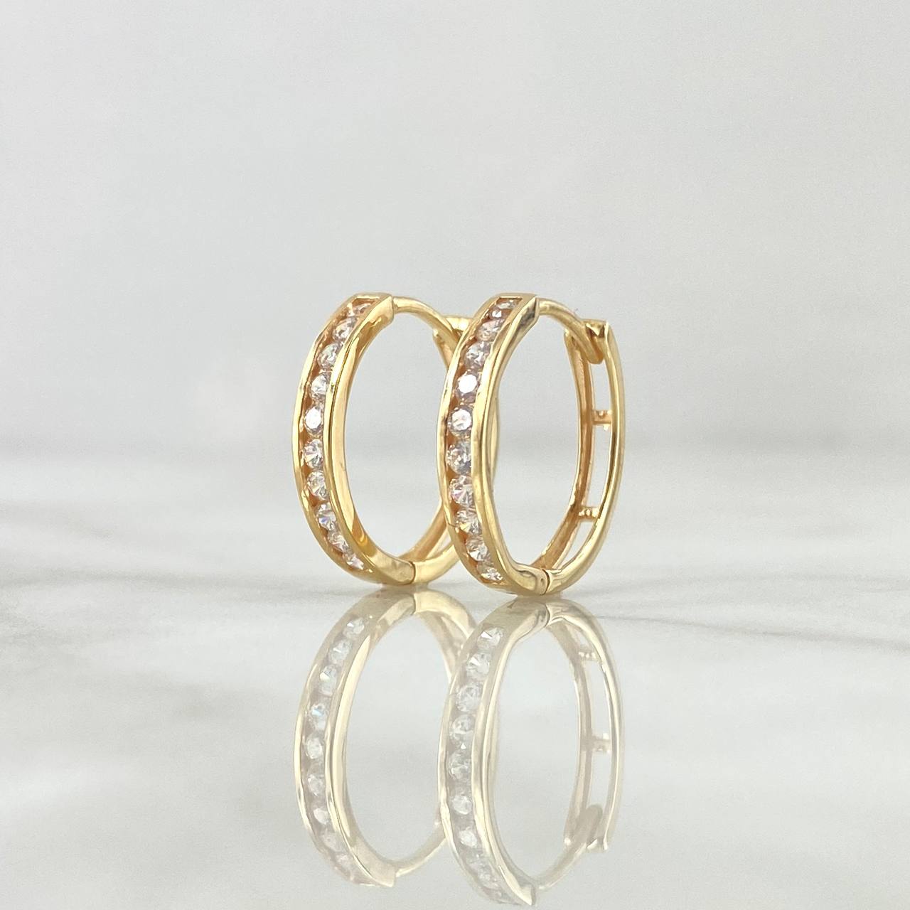 Candongas Carril  1.8gr / 1.1cm Circones Blancos  Oro Amarillo 18K