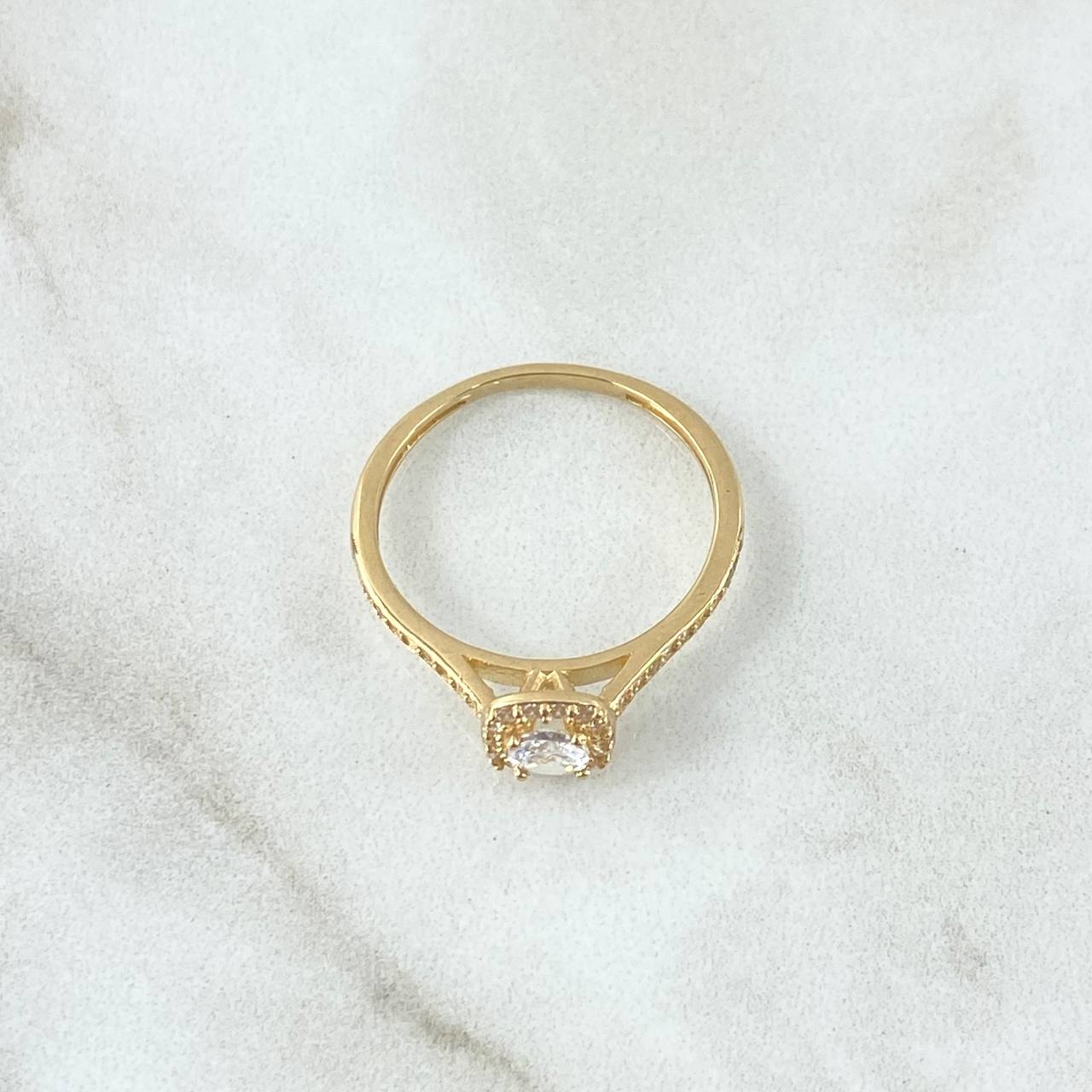 Anillo Solitario Halo Tupido 2.1gr / T7  / Circones Blancos Oro Amarillo 18K *