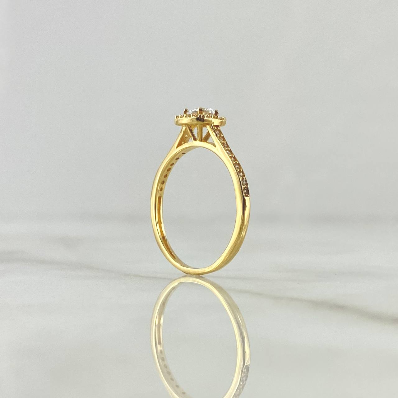 Anillo Solitario Halo Tupido 2.1gr / T7  / Circones Blancos Oro Amarillo 18K *