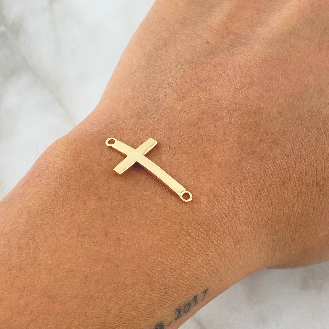 Herraje Cruz Curva 1.2gr / 2.4cm / Oro Amarillo 18K ©