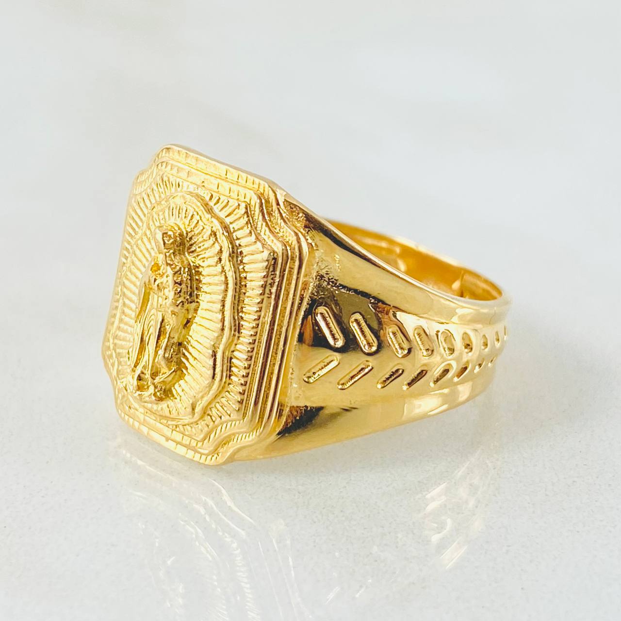Anillo Virgen Guadalupe Espiga Lineal 6.65gr / T10 1/2 / Oro Amarillo 18K ©