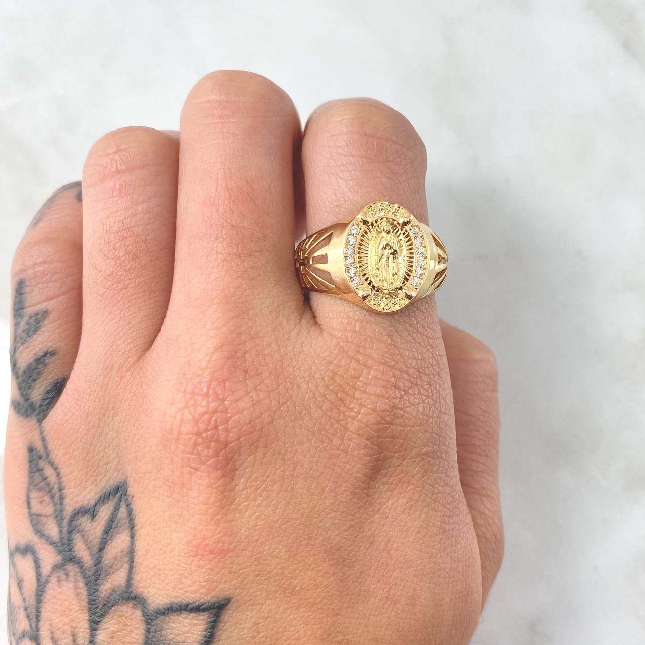 Anillo Virgen Guadalupe Cruz Destello 6.45gr / T9 / Oro Amarillo 18K ©