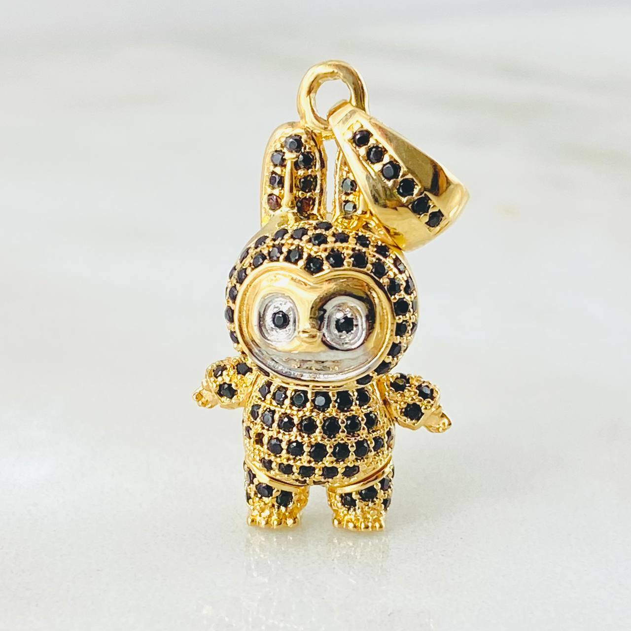 Dije Conejo Sonriente 6.2gr / 3.4cm / Dos Oros Amarillo Blanco 18K *