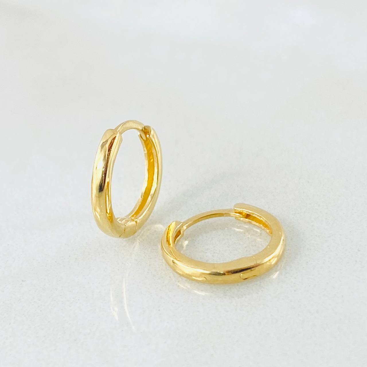 Candongas Carril Liso 1.05gr / 1cm / Oro Amarillo 18K ©