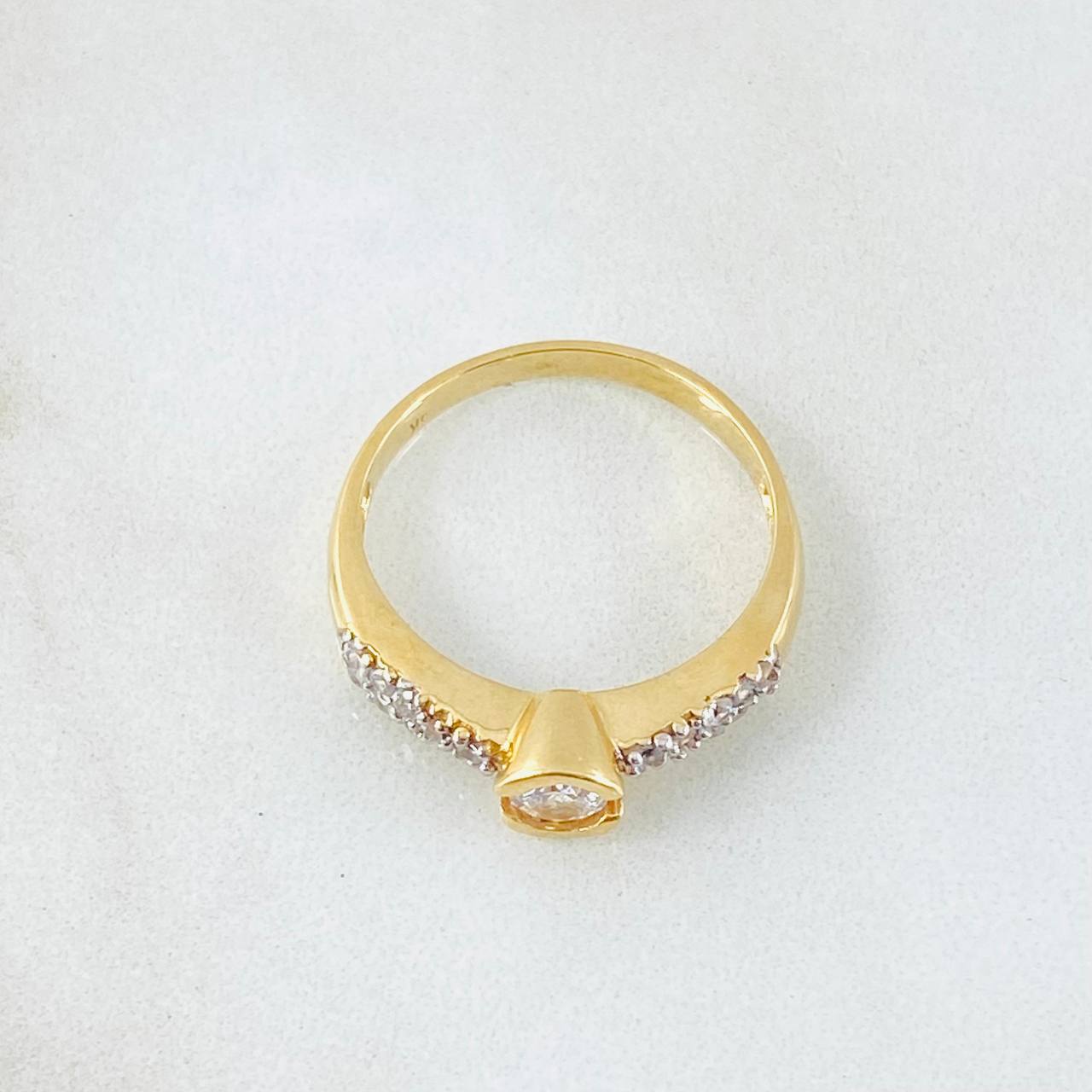 Anillo Solitario Semi Circulo 3.3gr / T7 / Dos Oros Amarillo Blanco 18K *