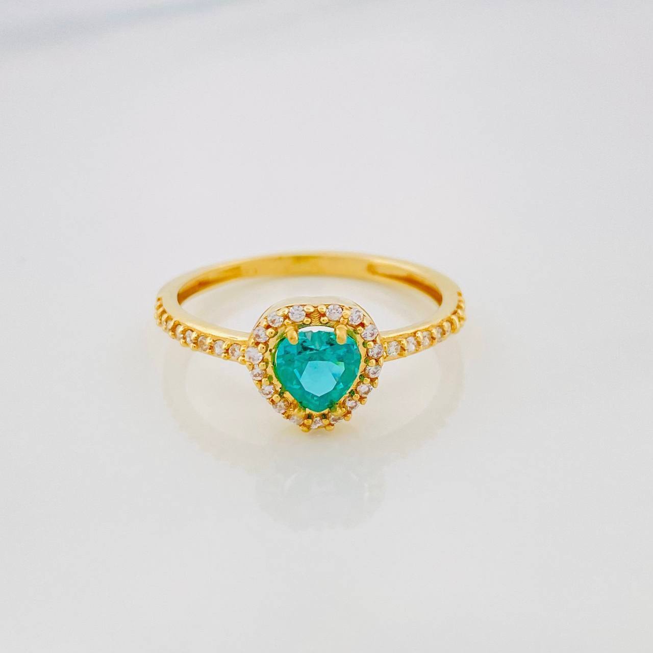 Anillo Halo Corazón 2.45g / T7 Oro Amarillo 18K
