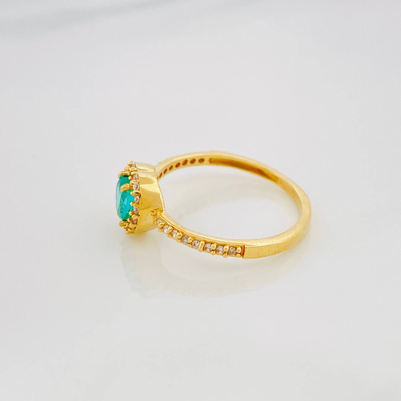 Anillo Halo Corazón 2.45g / T7 Oro Amarillo 18K