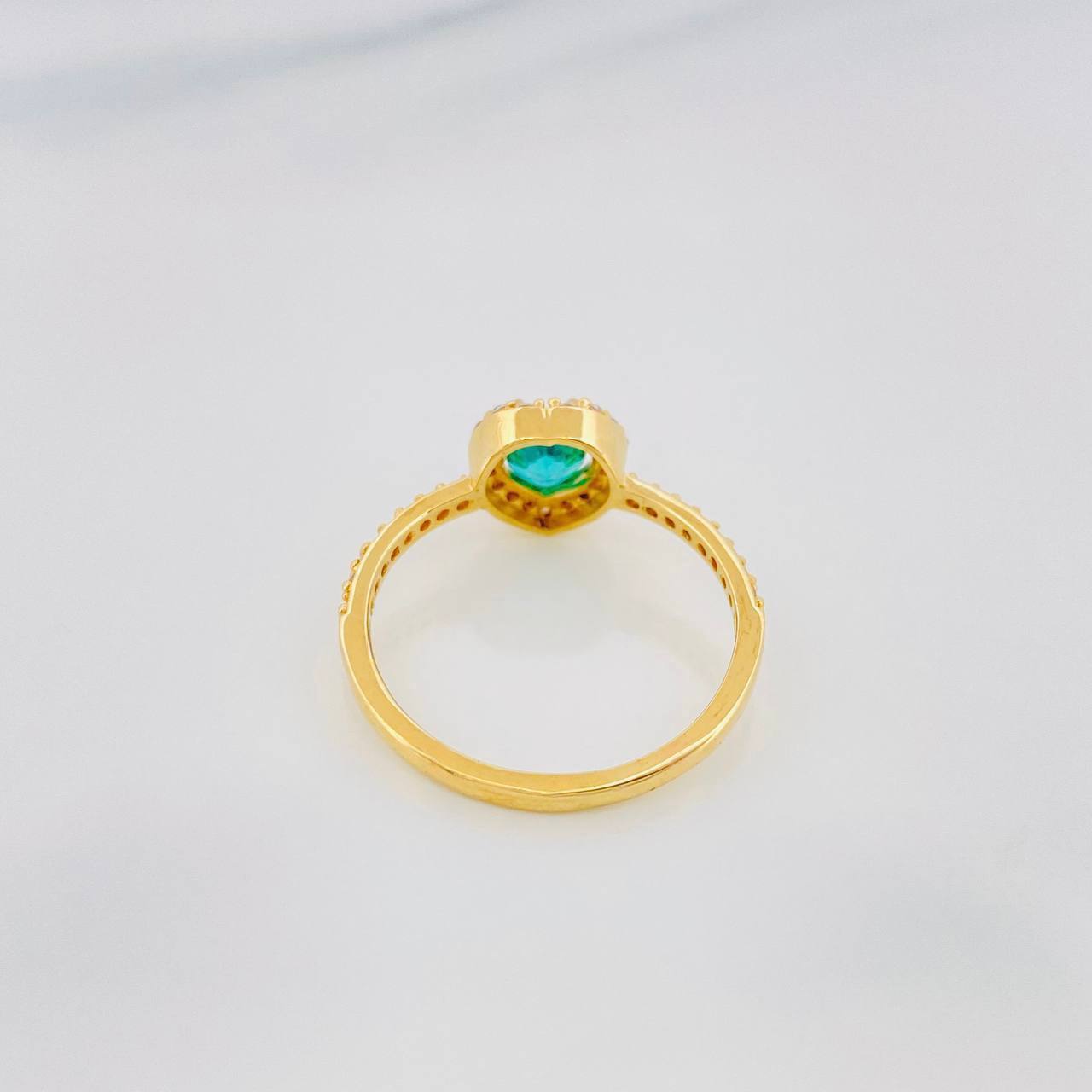 Anillo Halo Corazón 2.45g / T7 Oro Amarillo 18K