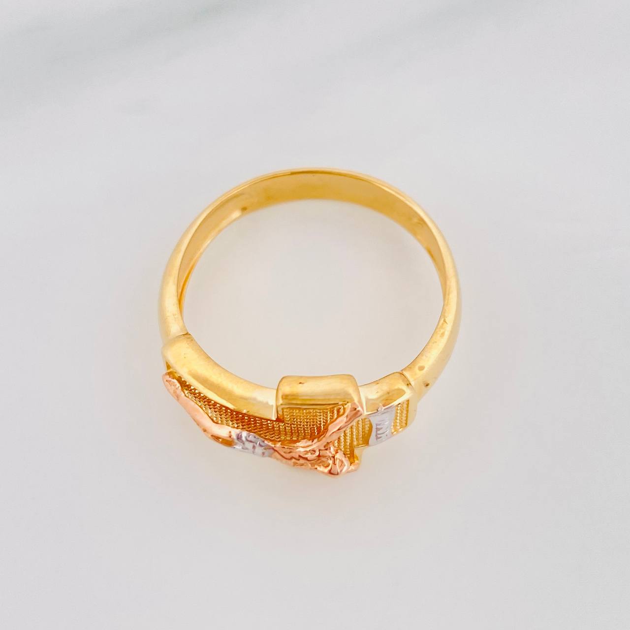 Anillo Cruz Cristo 5.25g / T10 Tres Oros 18K