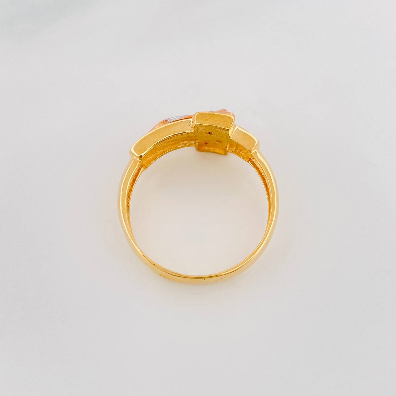 Anillo Cruz Cristo 5.25g / T10 Tres Oros 18K