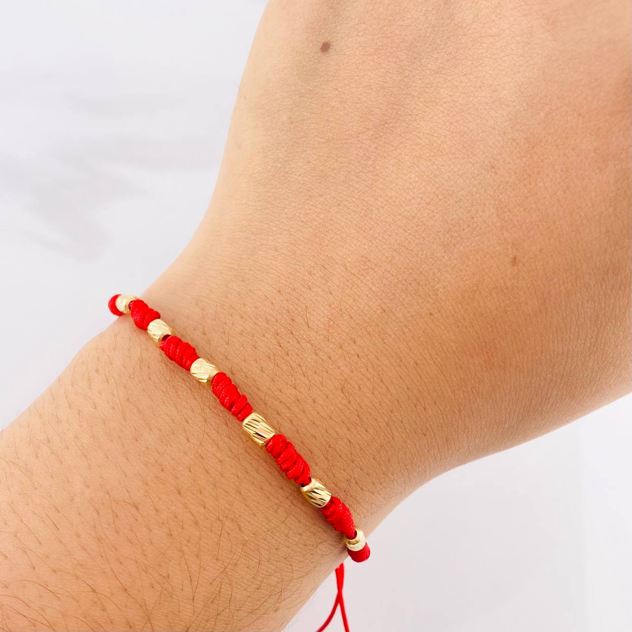 Pulsera Tejida Roja Siete Nudos Oro Amarillo 18K