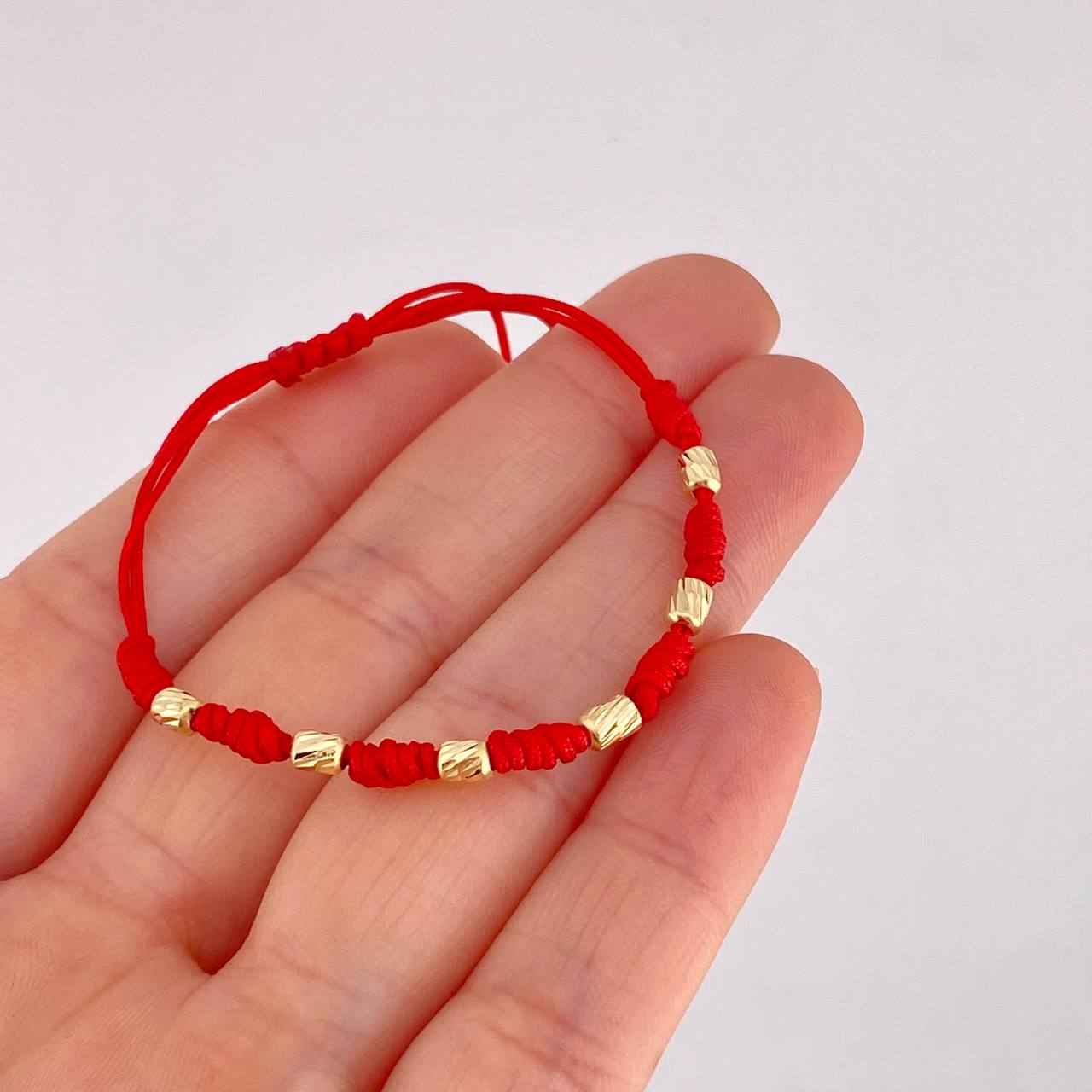 Pulsera Tejida Roja Siete Nudos Oro Amarillo 18K
