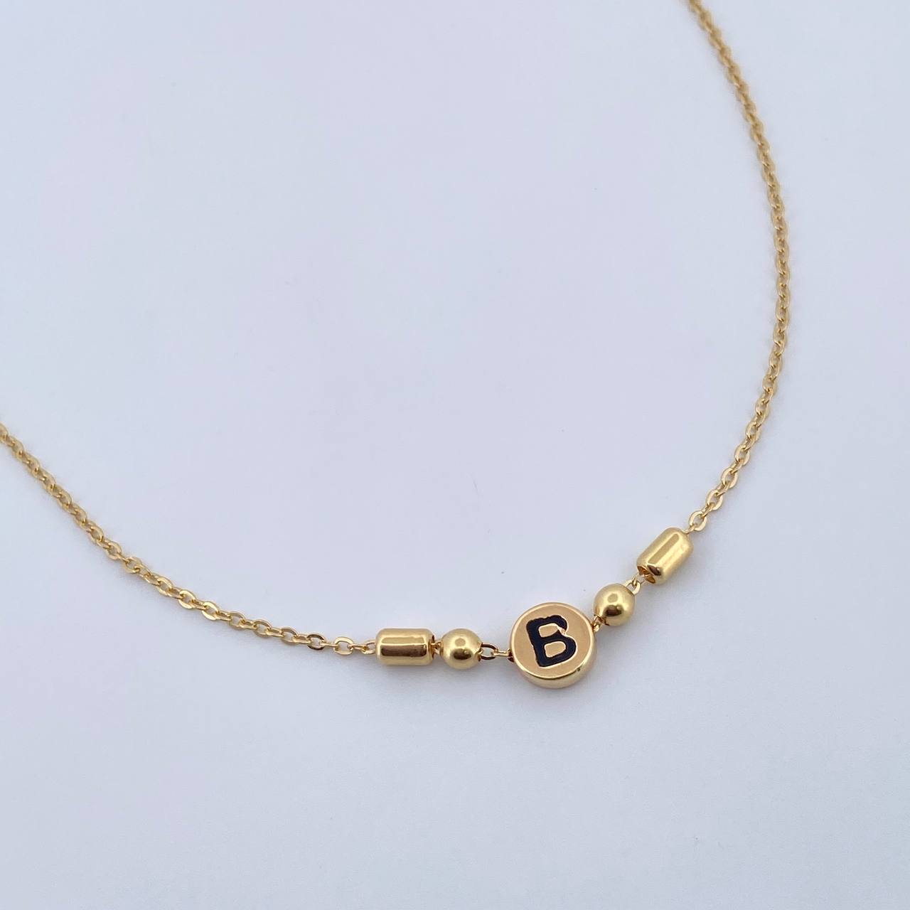 Cadena Aro Seguido Letra B 2.75gr / 43.4cm / 1.3mm Bolas Cilindros Oro Amarillo 18K &