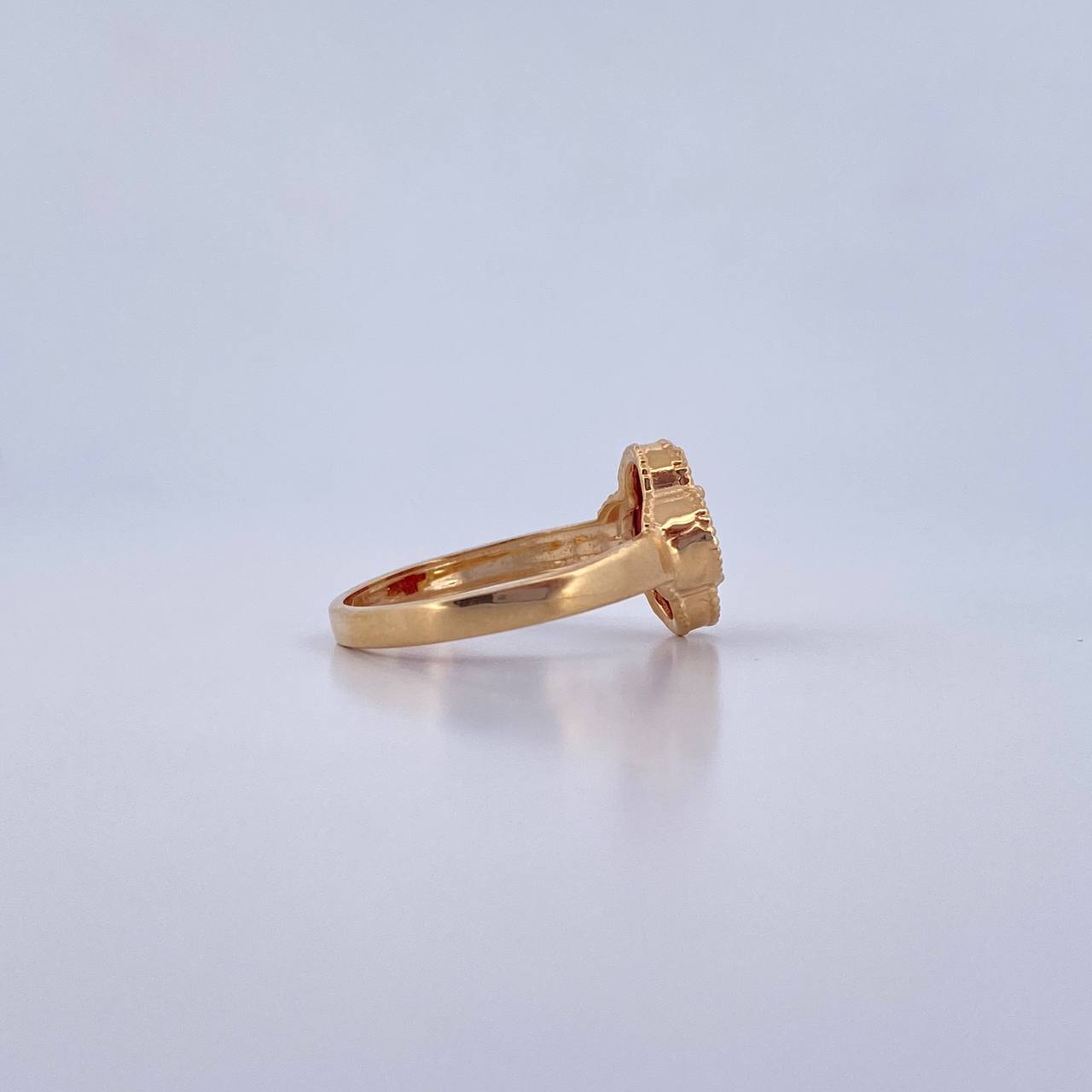 Anillo Trebol 2.75gr / T7 1/4 / Piedra Roja Oro Amarillo Nac.Esp. 18K &