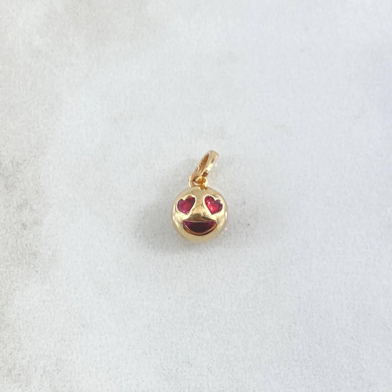 Dije Emoji Ojos de Corazón 1.4gr / 1.5cm / Texturizado Rojo Oro Amarillo 18K ©