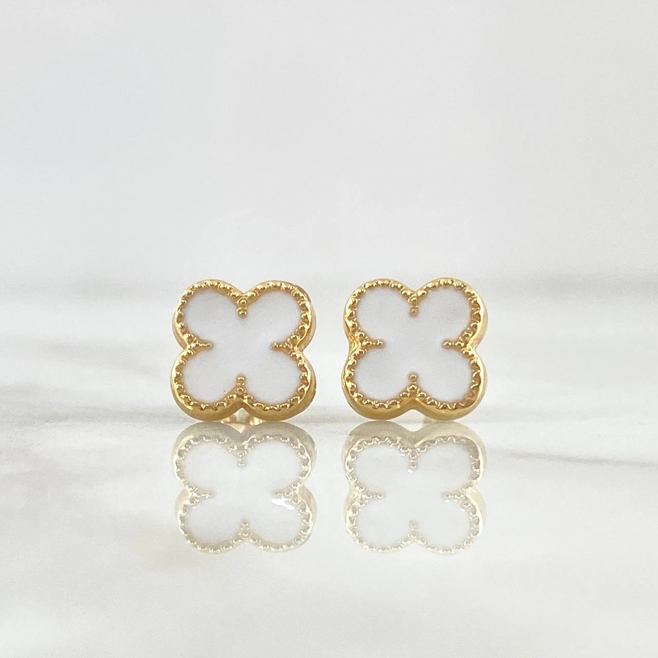 Topos Trébol VCyA 1.3gr / 8mm Resina Blanca Oro Amarillo 18K