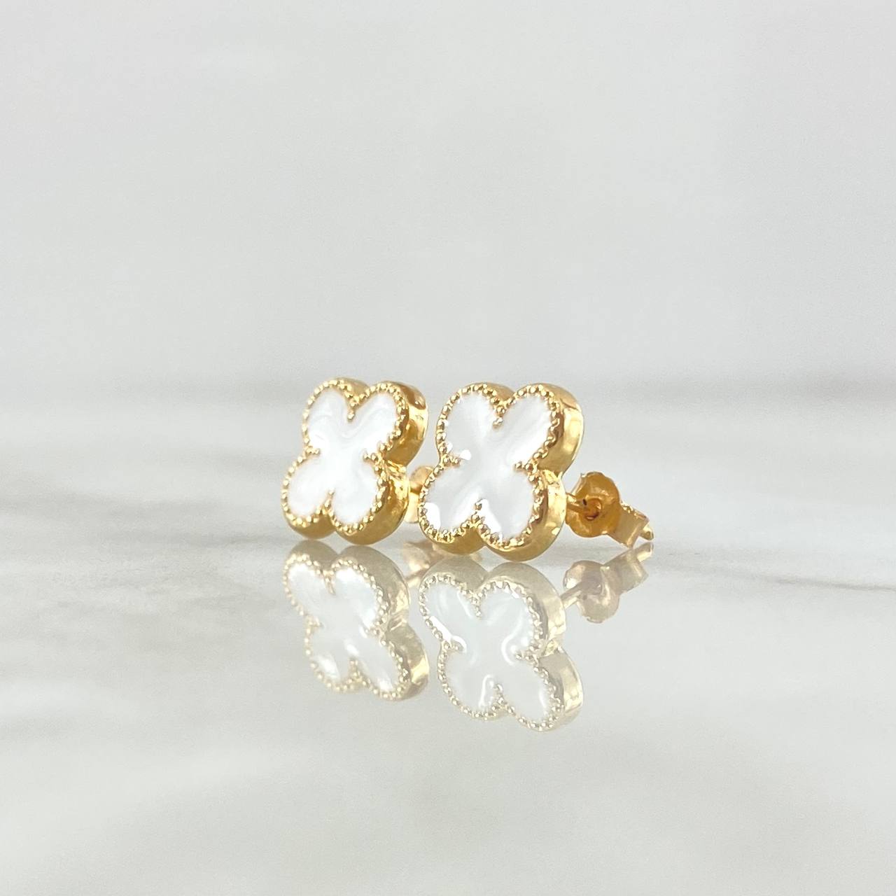 Topos Trébol VCyA 1.3gr / 8mm Resina Blanca Oro Amarillo 18K