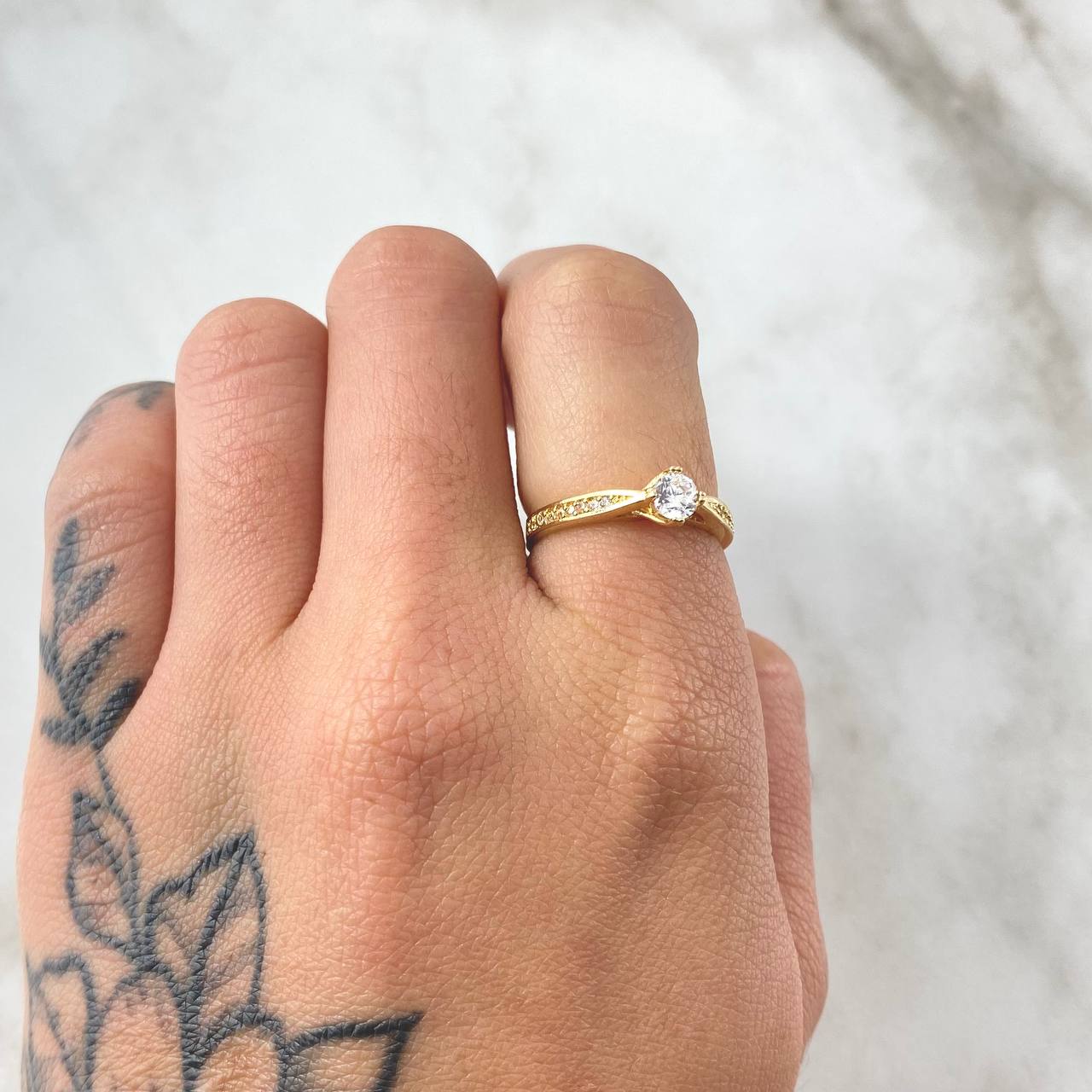 Anillo Solitario Puente Tupido 2.55gr / T7 1/4 / Oro 18K *