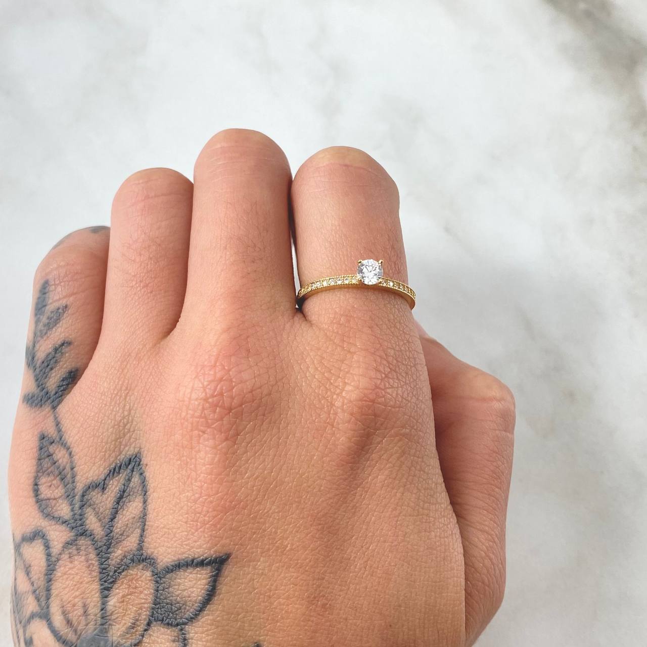 Anillo Solitario Tupido 1.55gr / T6 / Oro 18K *
