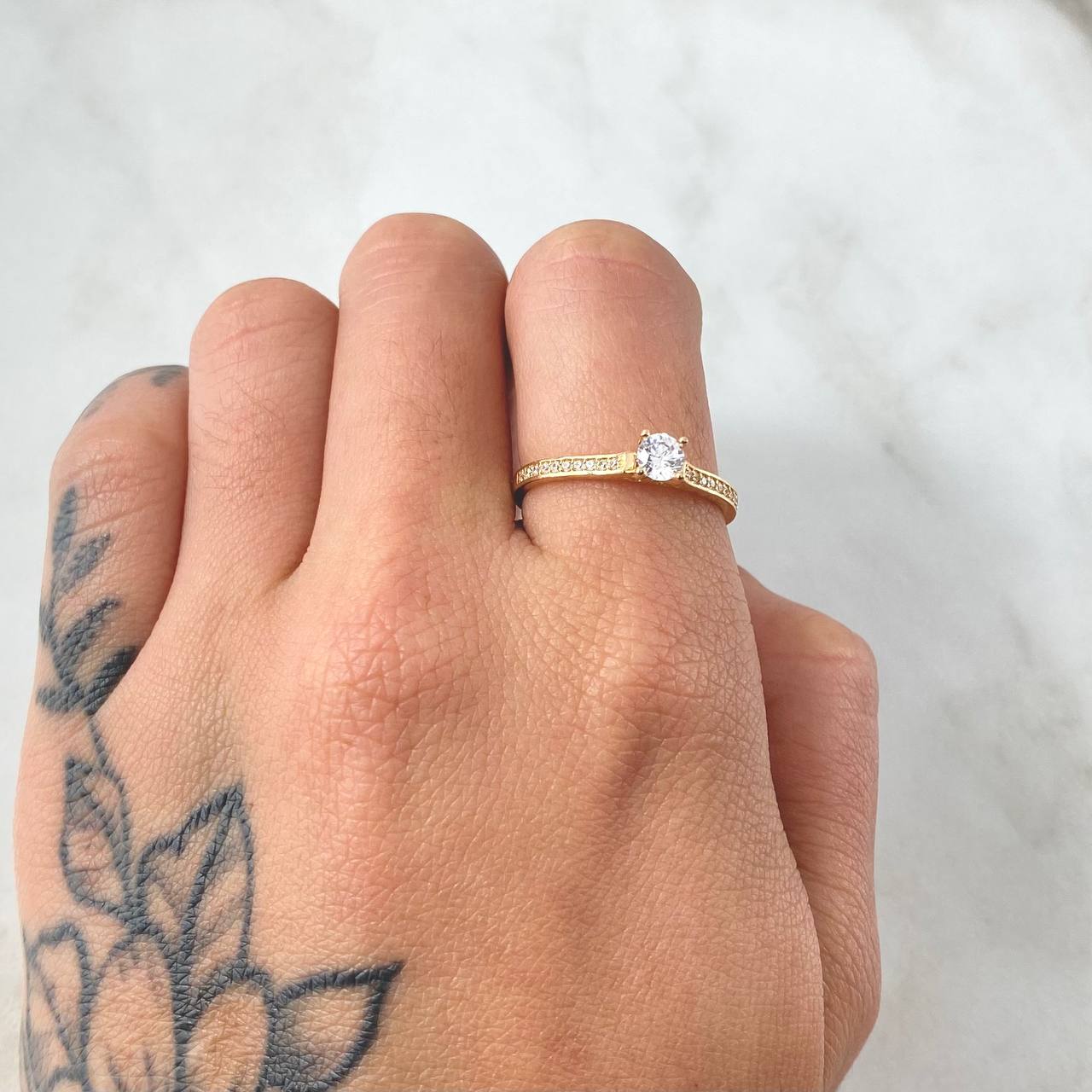 Anillo Solitario Cetro Tupido 1.75gr / T4 3/4 / Oro 18K