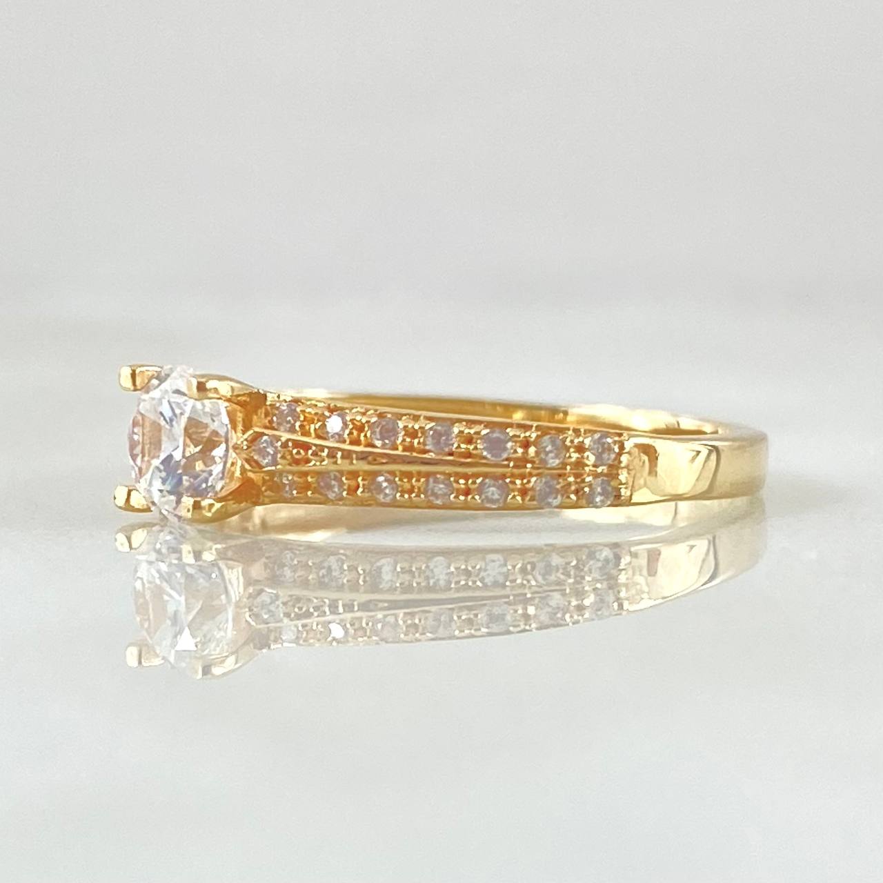Anillo Solitario tupido 2.35gr / T6 / Oro 18K