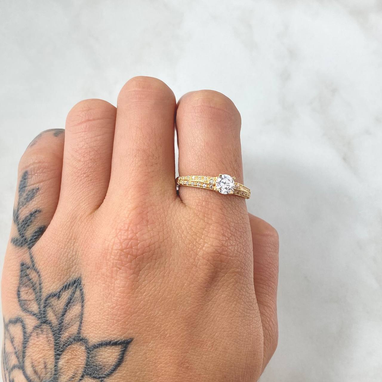 Anillo Solitario tupido 2.15gr / T4 / Oro 18K