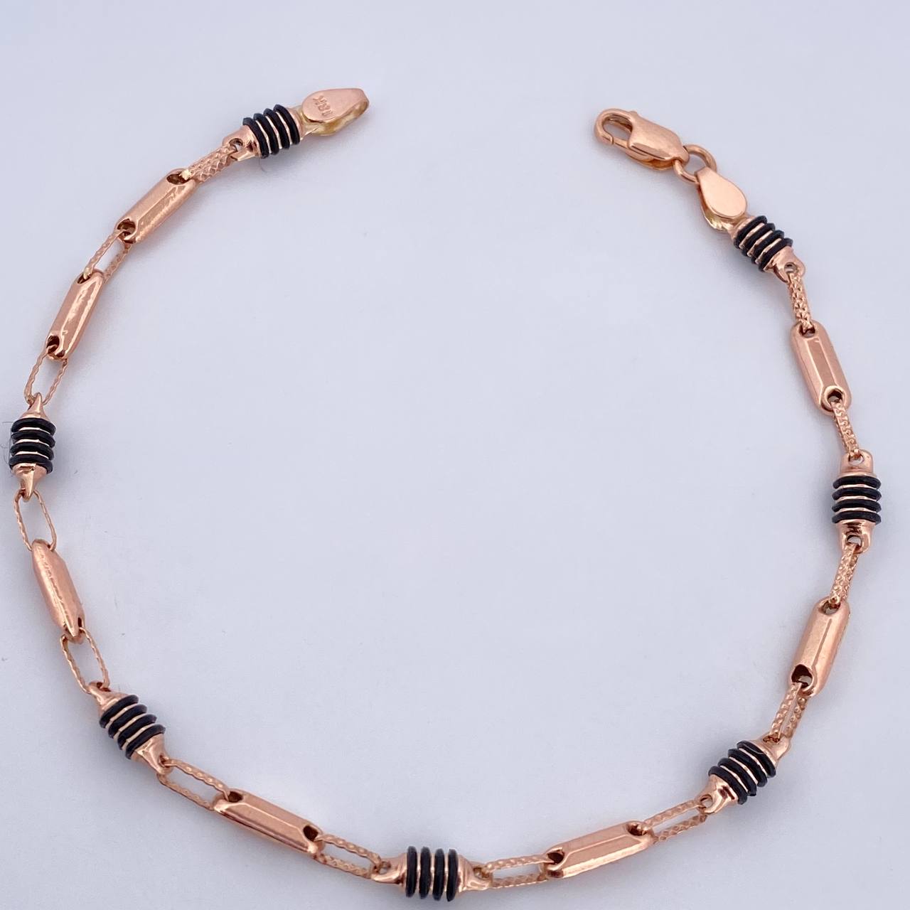 Pulso Rustico Barril 3.75gr / 21cm / 3.8mm Cauchos Negros Oro Rosa 18K $