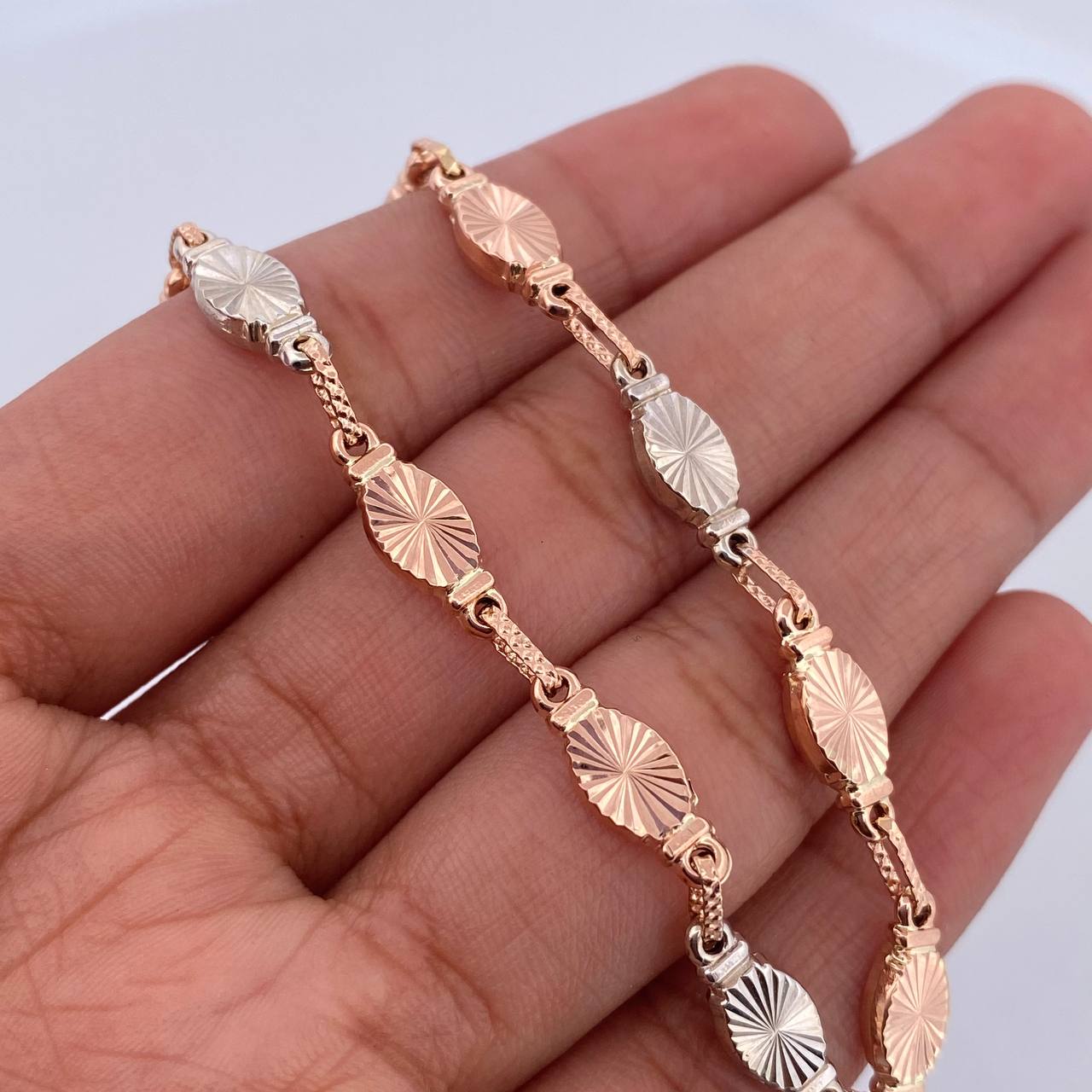 Pulso Eslabon Diamantado 4.95gr / 22.3cm / 5.4mm Punteado Dos Oros Blanco Rosa 18K $