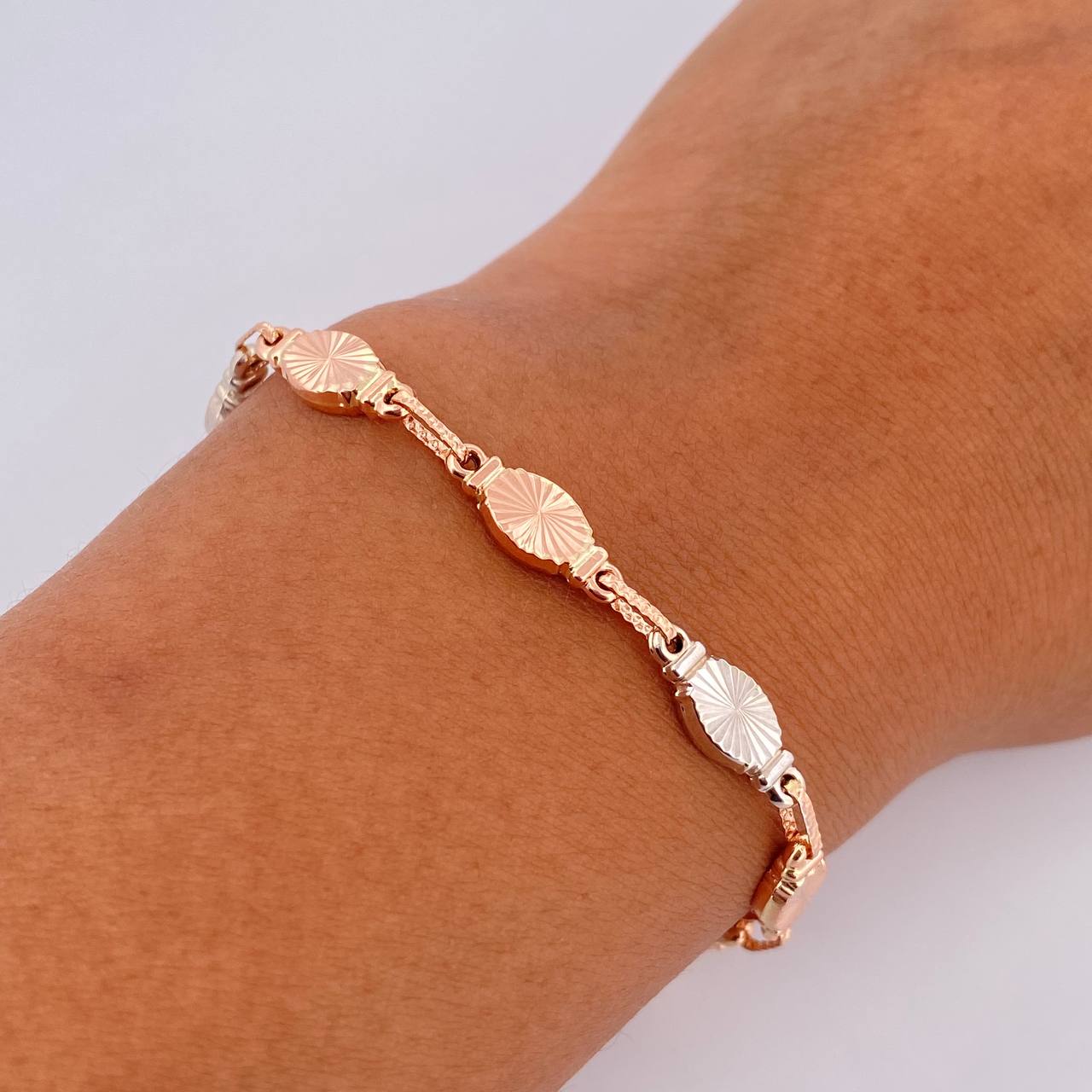 Pulso Rustico Eslabon 5.05gr / 22.5cm / 5.2mm Diamantado Dos Oros Blanco Rosa 18K $