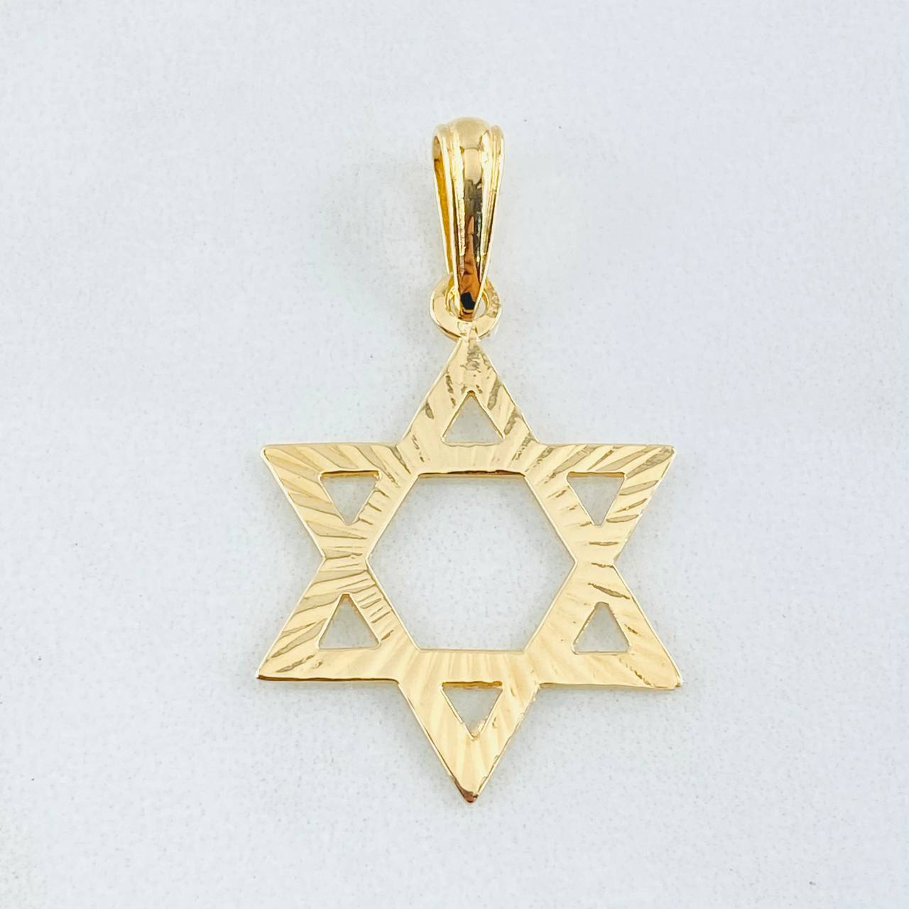 Dije Estrella De David 2.05gr / 3.5cm / Oro Amarillo 18K ©
