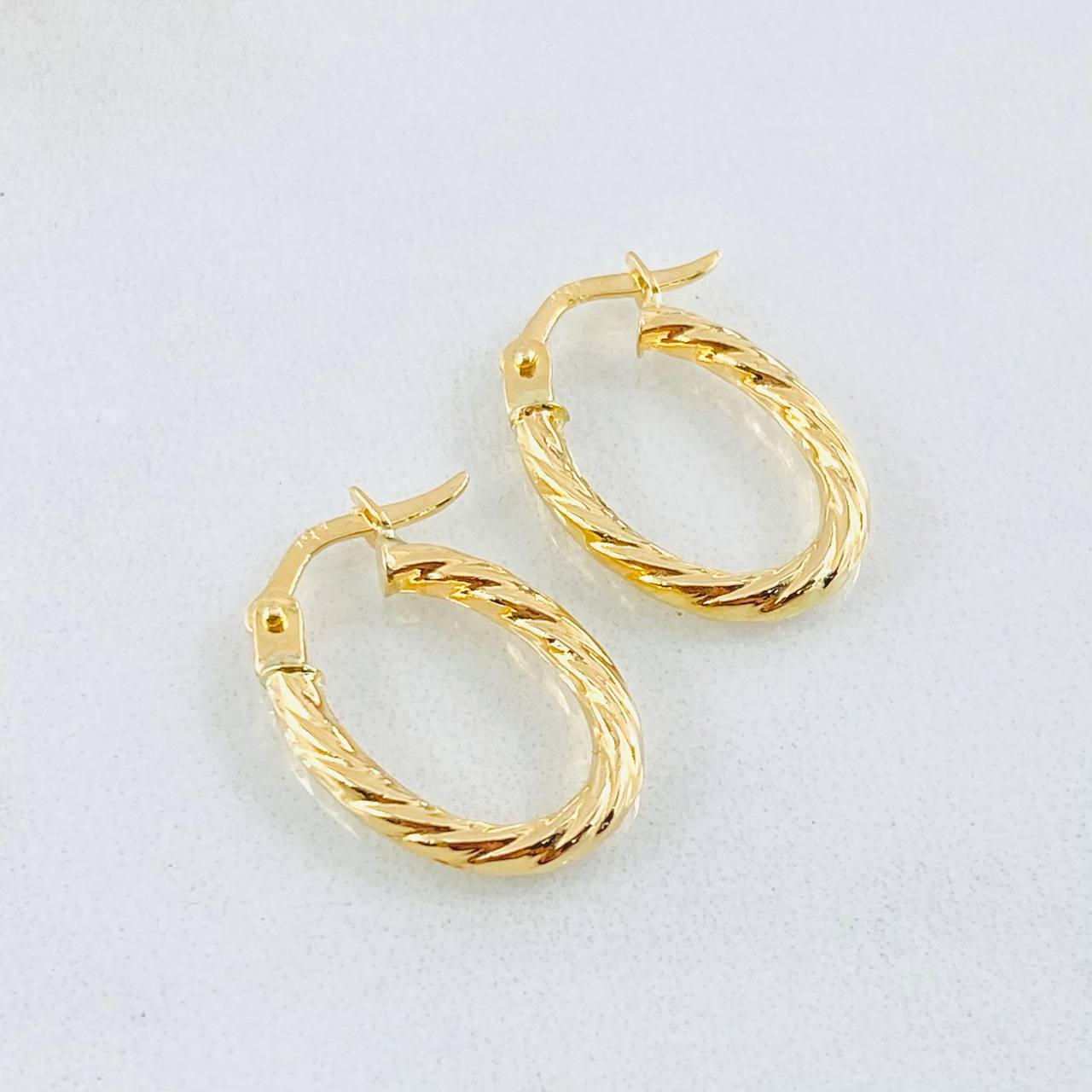 Candongas Mary Ovalada 1.2gr / 1.8cm / Oro Amarillo 18K ©