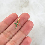 Dije Cruz Basteada 0.6gr / 2cm / Circones Verdes Oro Amarillo 18K ©