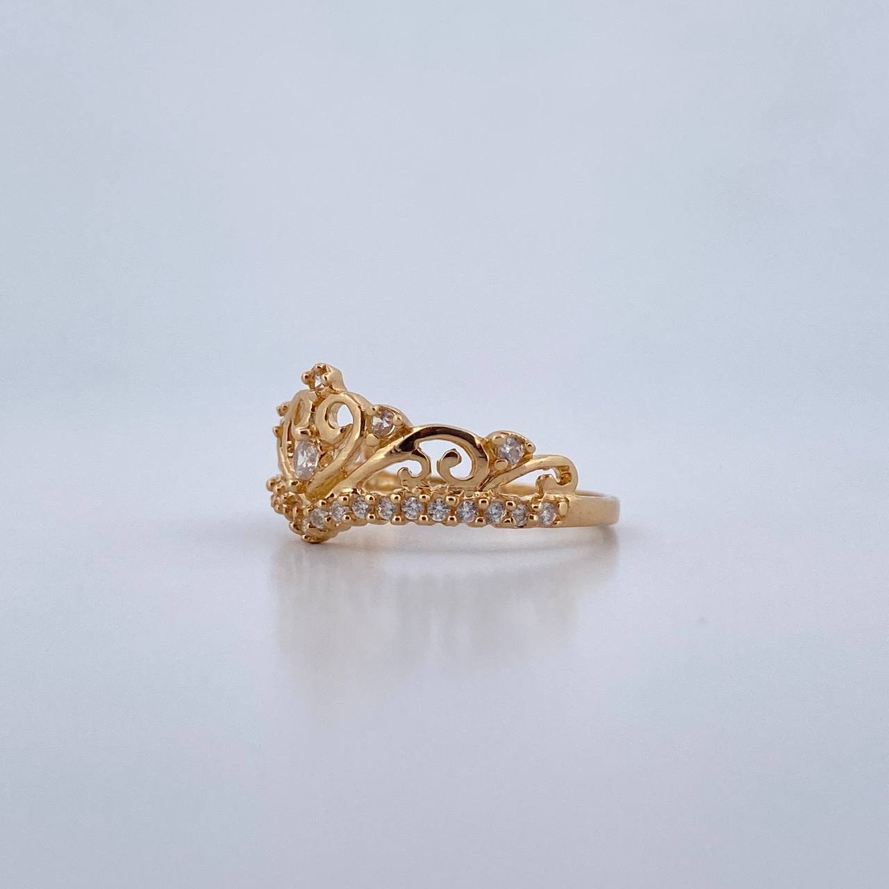 Anillo Corona 2.7gr / T7 / Circones Blancos Oro Amarillo 18K $