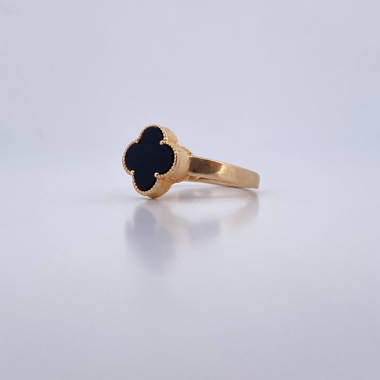 Anillo Trebol 4gr / T8 / Onix Negro Oro Amarillo 18K $