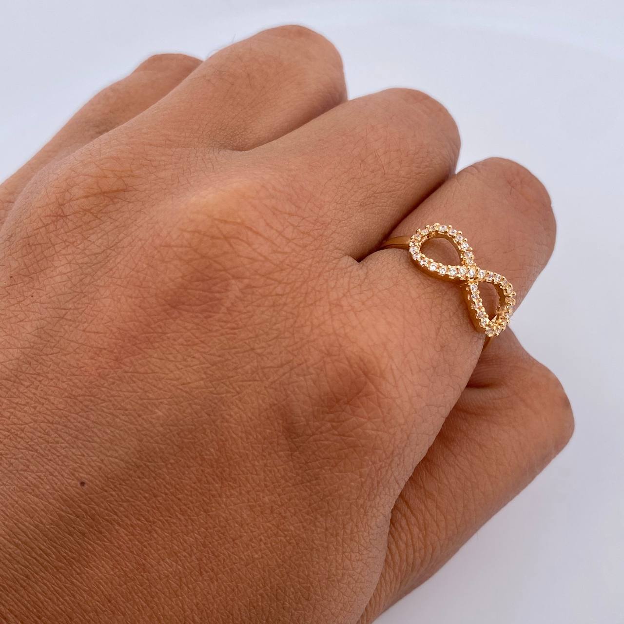 Anillo Infinito 1.45gr / T7 1/4 / Circones Blancos Oro Amarillo 18K $