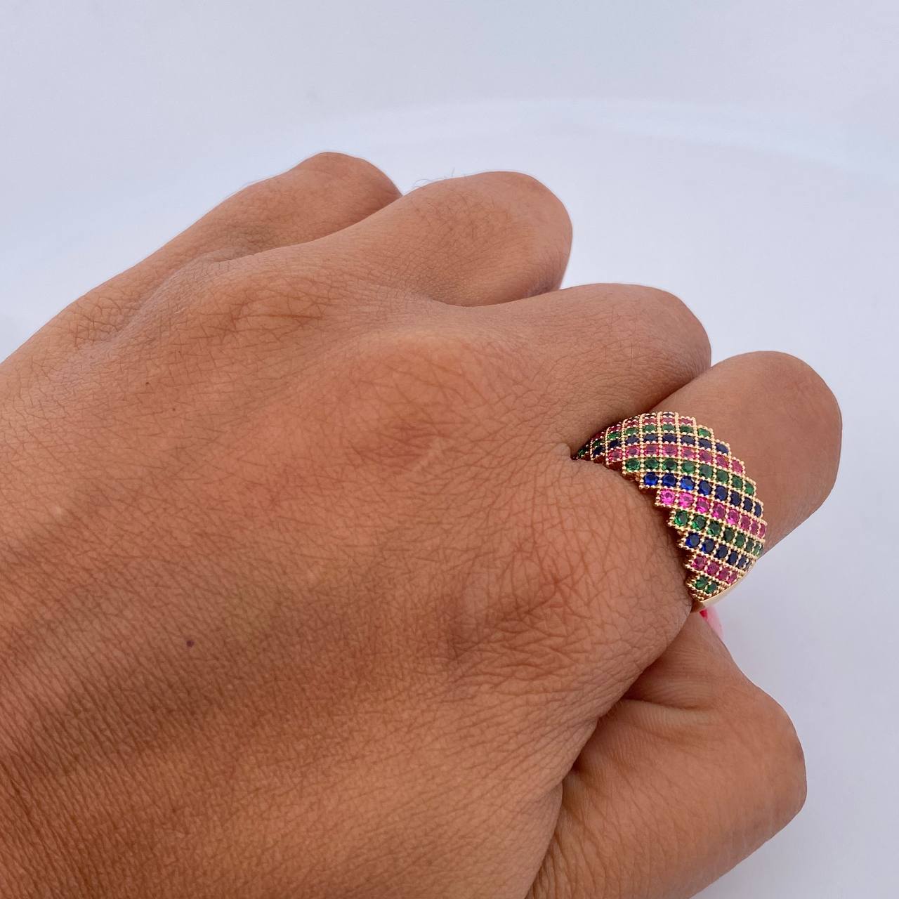 Anillo Tupido 4.95gr / T7 / Circones De Colores Oro Amarillo 18K $