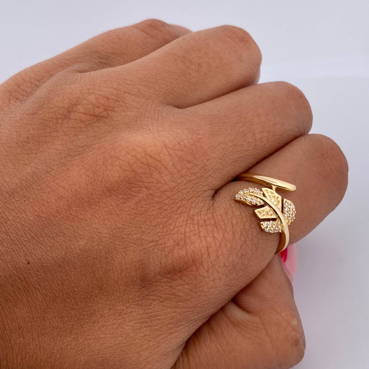 Anillo Hoja 2.4gr / T6 / Circones Blancos Oro Amarillo 18K $