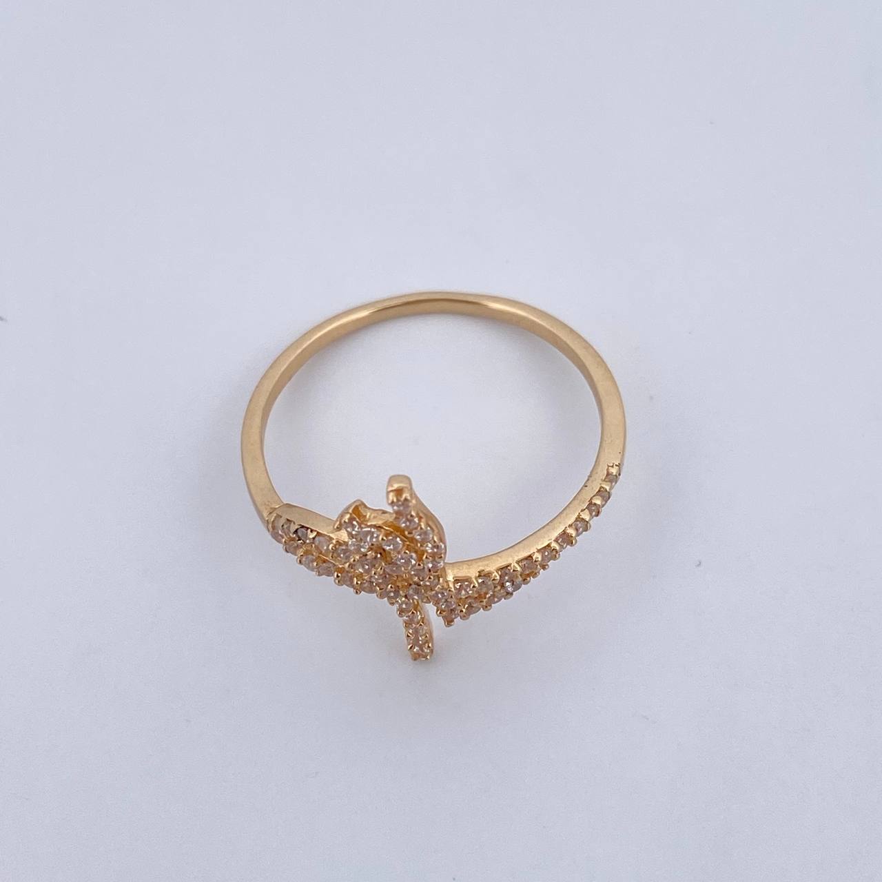 Anillo Fe 1.9gr / T7 1/2 / Circones Blancos Oro Amarillo 18K $