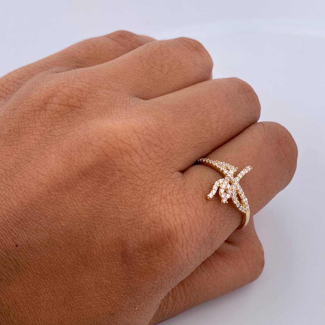 Anillo Fe 1.9gr / T7 1/2 / Circones Blancos Oro Amarillo 18K $