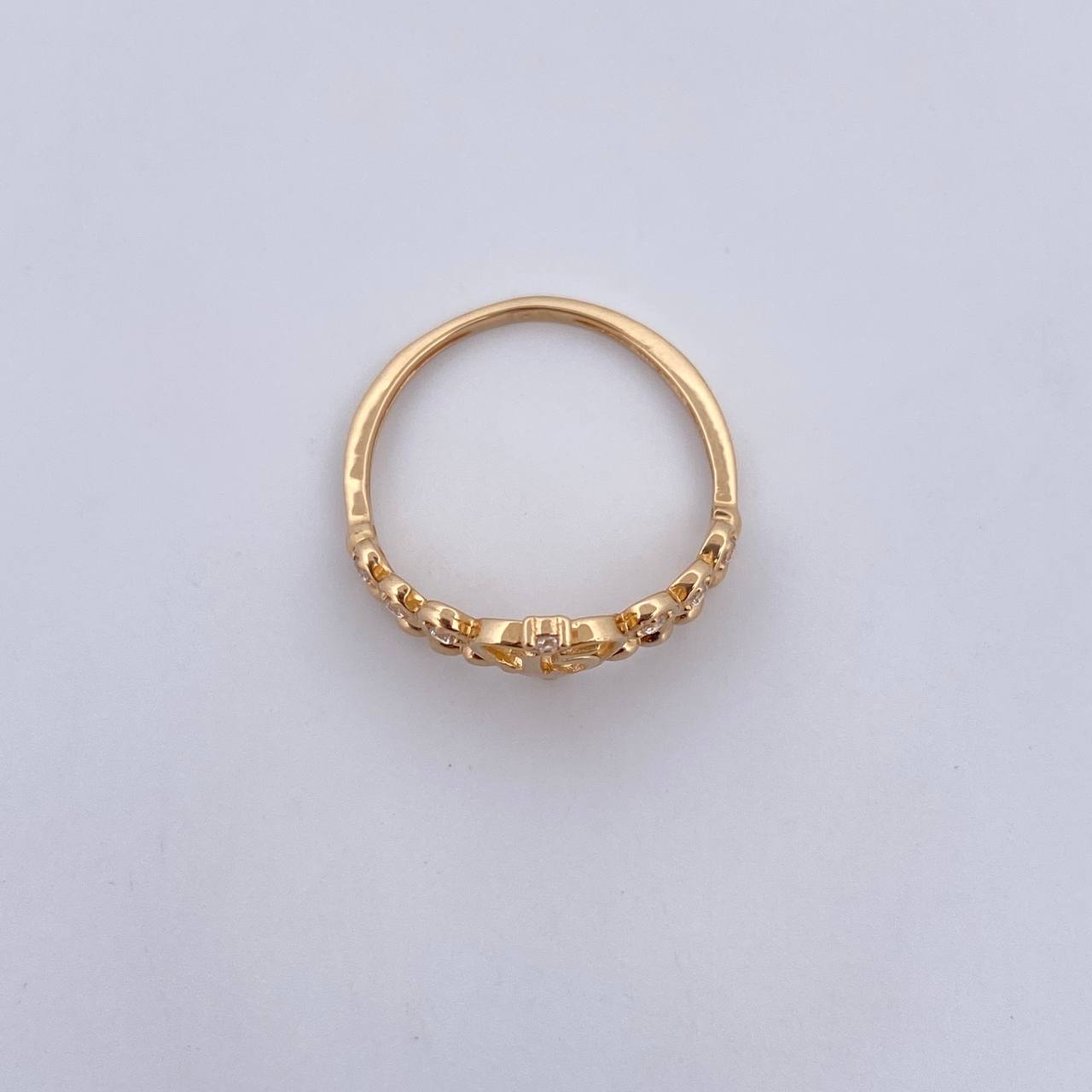 Anillo Corona 15's  1.75gr / T5 1/2 / Circones Blancos Oro Amarillo 18K $