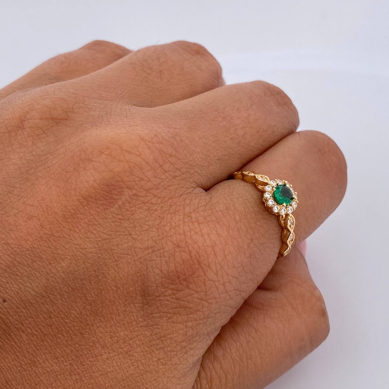 Anillo Halo 1.8gr / T5 3/4 / Circones Blancos Verdes Oro Amarillo 18K $