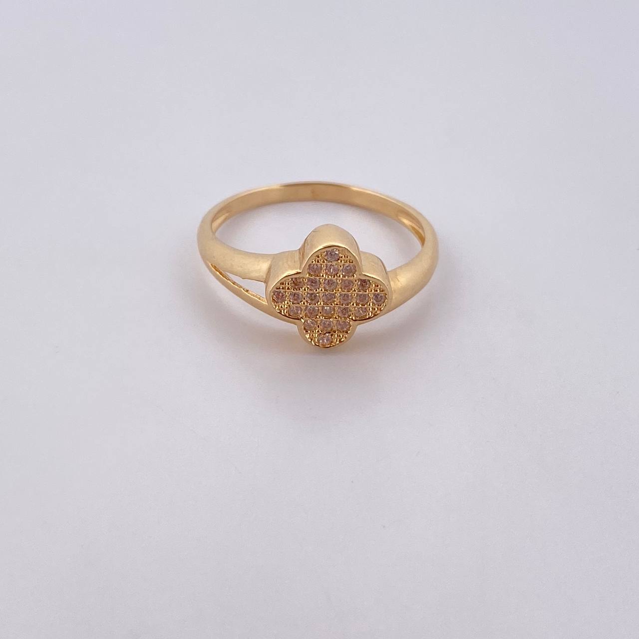 Anillo Trebol 2.3gr / T6 1/4 / Circones Blancos Oro Amarillo 18K $