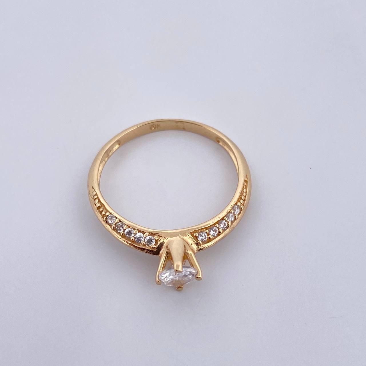 Anillo Solitario 2.15gr / T7 / Circones Blancos Oro Amarillo 18K $