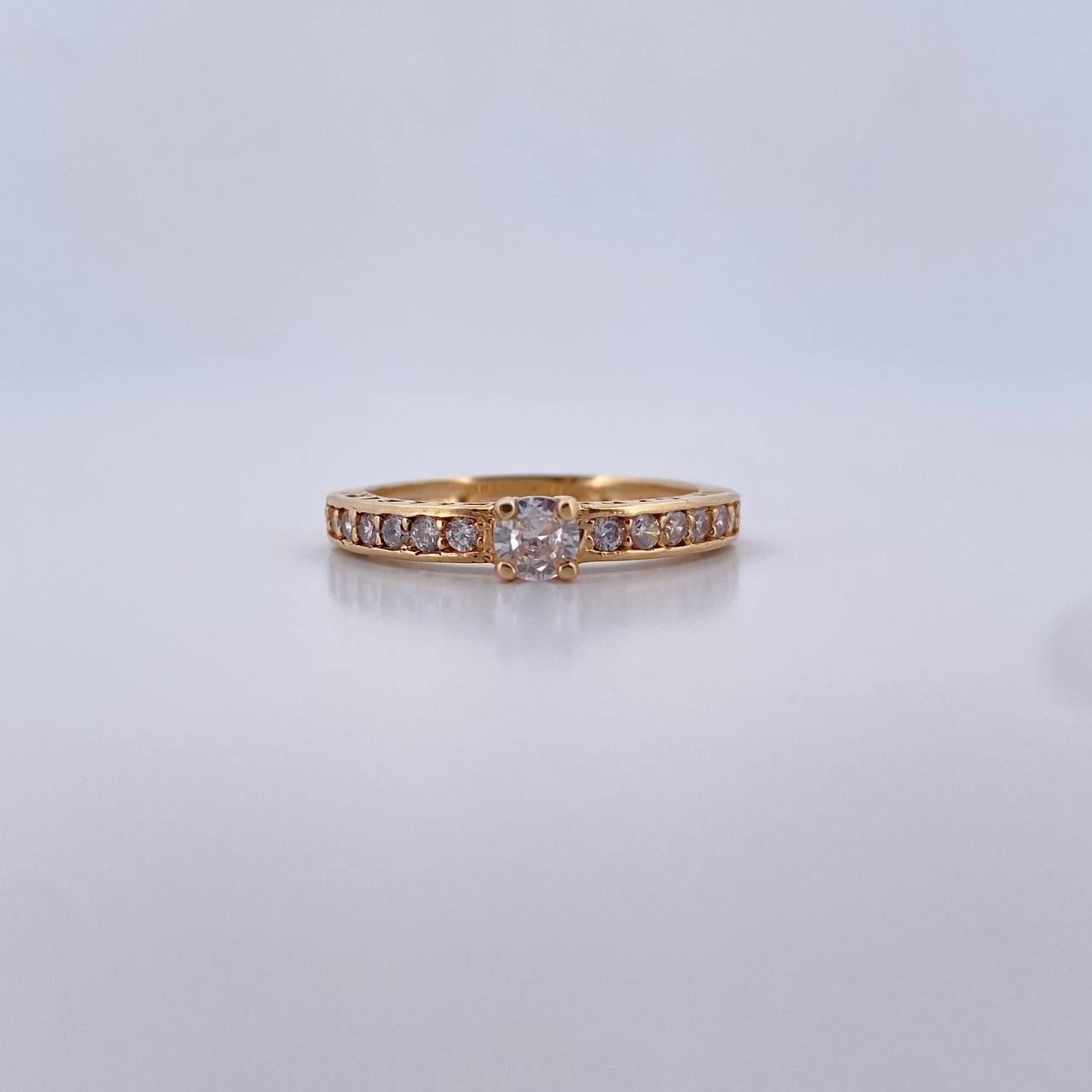 Anillo Solitario BV 3gr / T7 / Circones Blancos Oro Amarillo 18K $