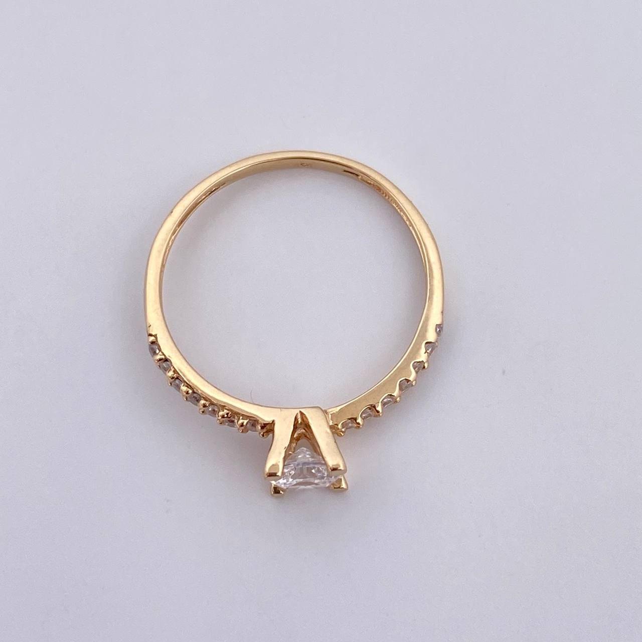Anillo Solitario Churumbela 1.65gr / T6 / Circones Blancos Oro Amarillo 18K $