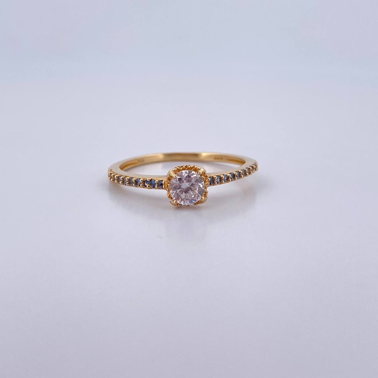 Anillo Solitario Churumbela 1.95gr / T7 3/4 / Circones Blancos Azules Oro Amarillo 18K $
