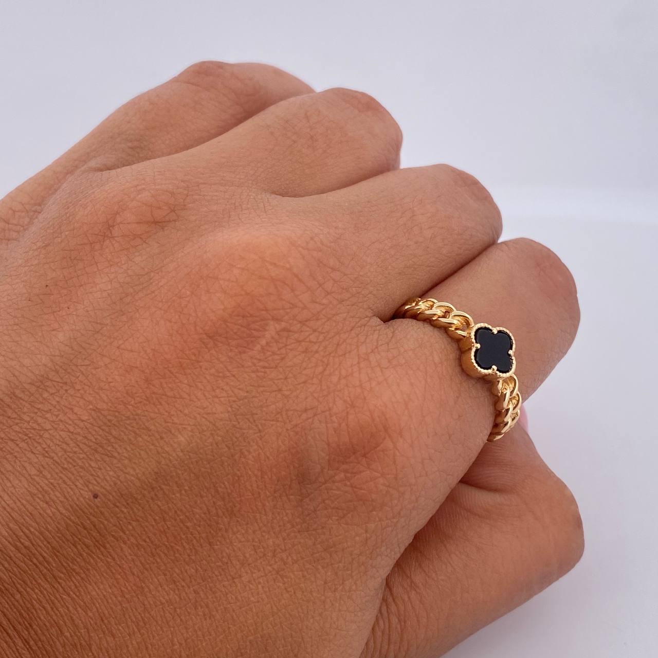 Anillo Trebol Cubano 2.9gr / T7 / Onix Negro Oro Amarillo 18K $