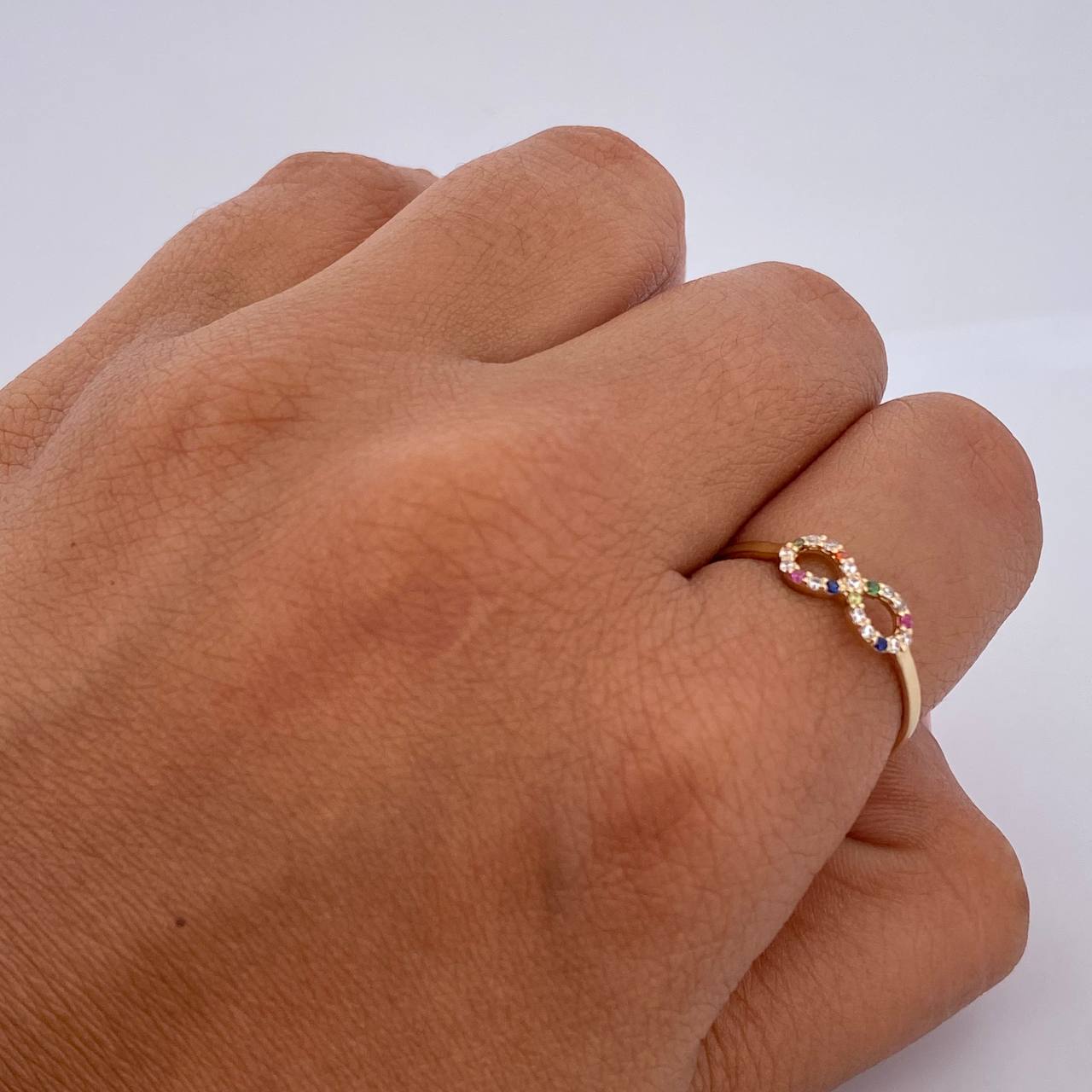 Anillo Infinito 1.05gr / T7 / Circones De Colores Oro Amarillo 18K $